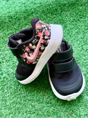 Nike Star Runner 2 Vintage Floral toddler shoes
US size 5C